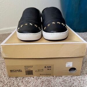 MICHAEL KORS LEATHER KEATON STAR STUDS SLIP ON - 6.5